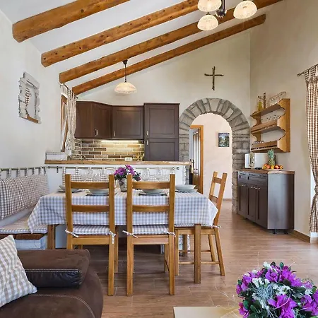 Bilen Vakantiehuis Pula